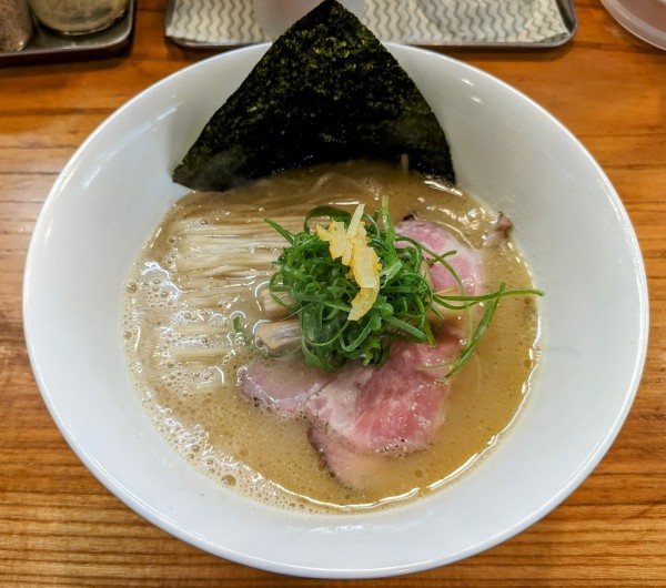 「白湯そば」@アメノオトの写真