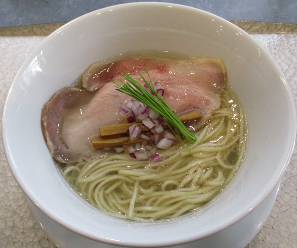「中華蕎麦＜塩＞1000円」@宍道湖しじみ中華蕎麦 琥珀 池袋店の写真