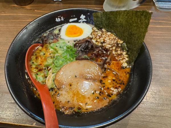 「黒ラーメン」@麺屋 一矢の写真