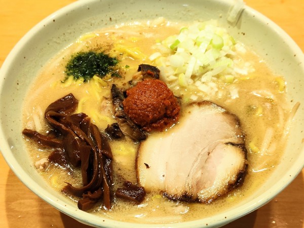 「辛味噌らーめん」@つじ田 味噌の章の写真