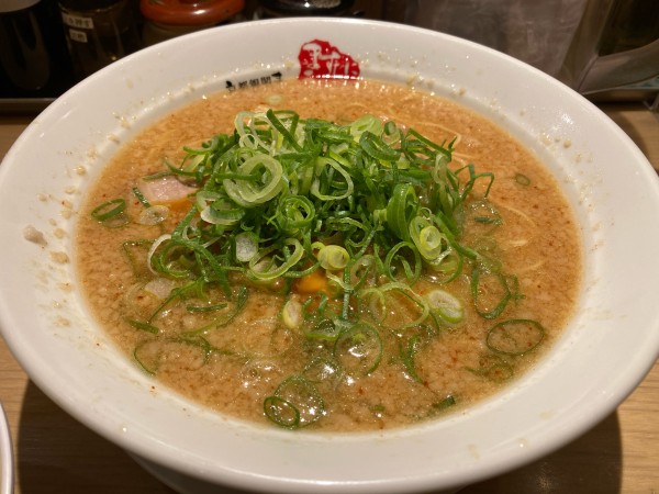 「ラーメン大盛り　880円＋大盛り100円」@京都銀閣寺 ますたにラーメン 日本橋本店の写真