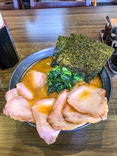 「チャーシュー麺中盛+TP」@横浜家系らーめん 天王家 寒川総本店の写真