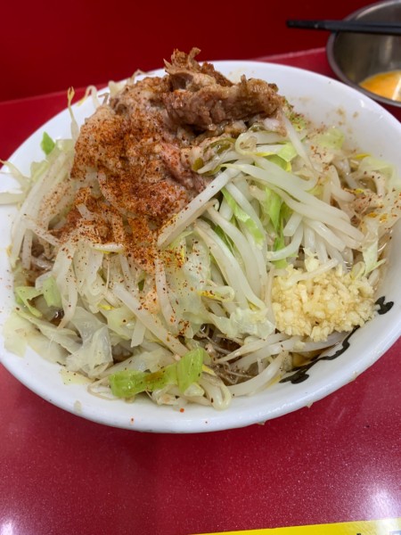 「小ラーメン（麺少なめ）＋生卵」@ラーメン二郎 越谷店の写真