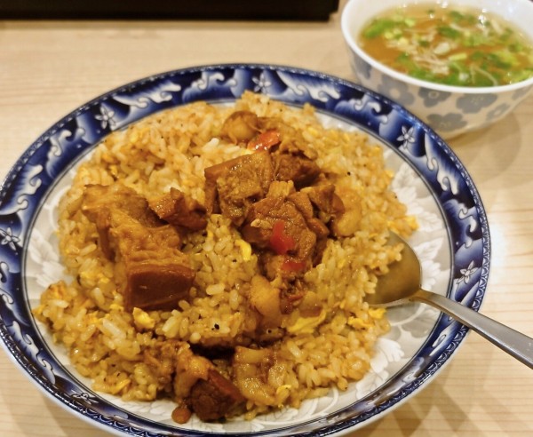 「牛肉の醤油煮込みチャーハン」@楼・蘭州拉麺の写真