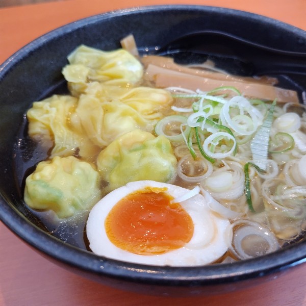 「雲呑麺＋海老焼売2個　1080円」@一品軒の写真