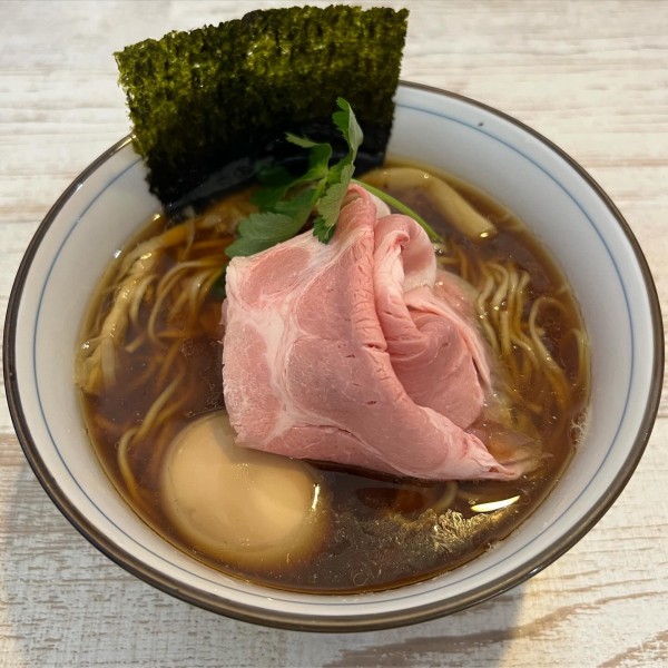 「特製いりこそば（黒）」@中華そば 四つ葉の写真