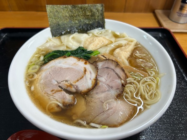 「醤油ワンタン麺1000円」@らーめん 志ん海の写真