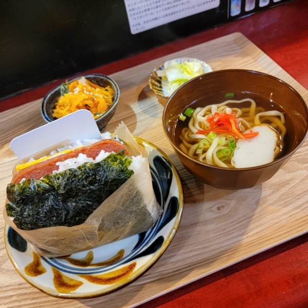 「ポークおにぎりセット 沖縄そば小」@琉球酒場 美・ちゅらの写真