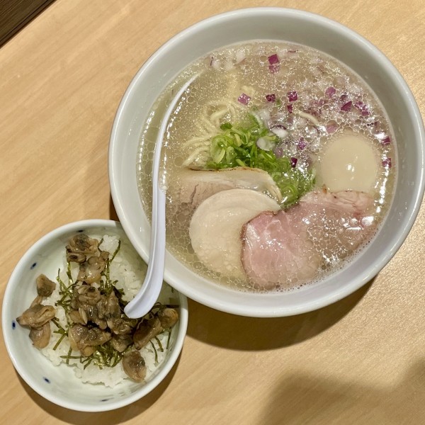 「味玉入り蛤麺 ＋ 貝のしぐれ煮ごはん（小）」@蛤麺しちりの写真