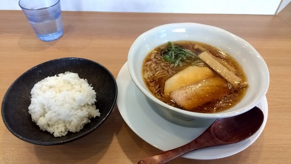 「醤油らぁ麺（９５０円）」@横浜淡麗らぁ麺 川上の写真