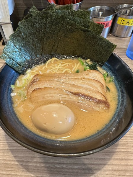 「醤油豚骨-ゴルトッピング-」@ゴル麺。 秋葉原店の写真