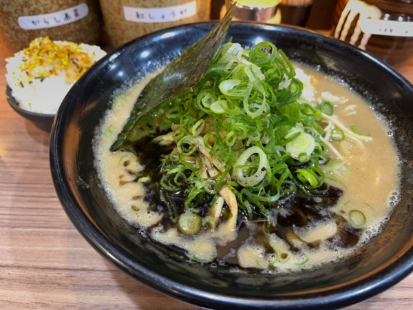 「こってり九条ネギラーメン  TPマー油」@特製ラーメンはせがわの写真