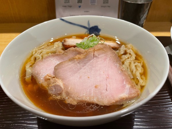 「醤油 中太手もみ麺 ¥1,050」@麺 みつヰの写真