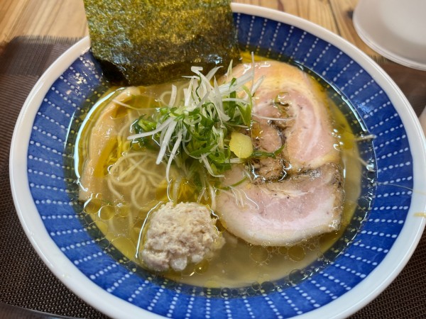 「あっさり塩らぁ麺＋肉みそタルタル丼」@らぁ麺 桃の屋の写真