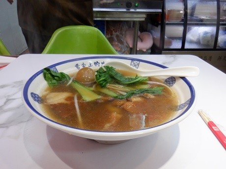 「香辣大肉板面」@香辣板面の写真