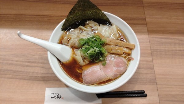 「醤油ワンタン麺」@中華そば一辰の写真