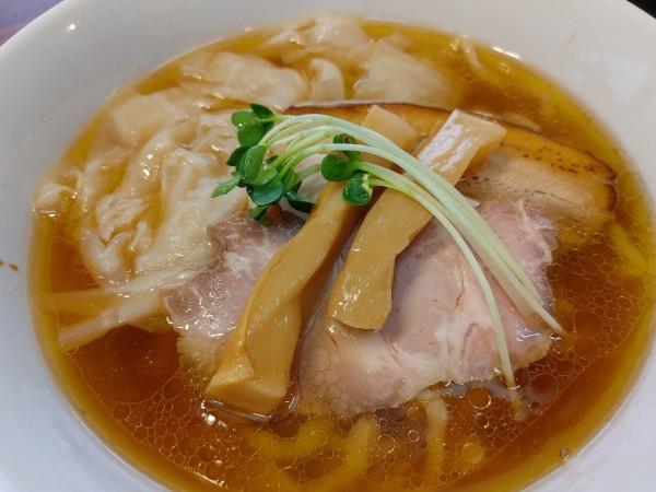 「ワンタン中華そば1050円」@中華そば 陽なたの写真