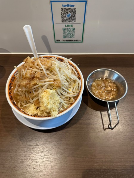 「ラーメン味噌全マシお腹空いてます」@顎で喰らえ ラウンドワン草加店の写真