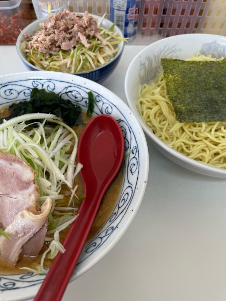 「ねぎ塩つけ麺 大 ネギ飯」@◯つばき食堂の写真