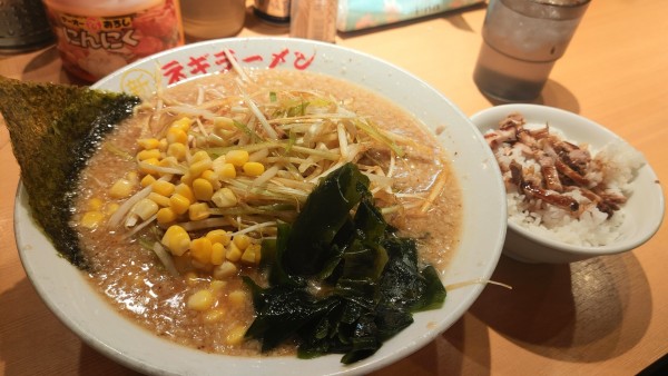 「ネギ味噌ラーメン・中盛り・チャ飯」@○新 ネギラーメン 新橋店の写真