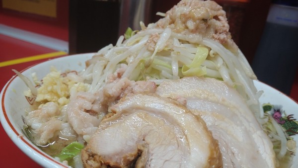 「らーめん豚2枚」@ラーメン二郎 湘南藤沢店の写真