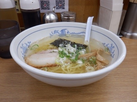 「塩ラーメン　麺少なめ」@福しん 大塚南店の写真