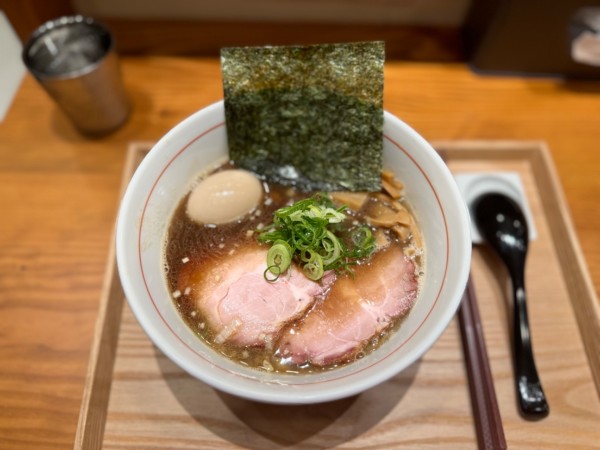 「特製中華そば(豚ベース＋魚介＋醤油)少な目150g1150円」@中華そば 多繋の写真
