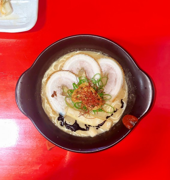 「豚骨醤油ラーメン」@ラーメンつなぐの写真