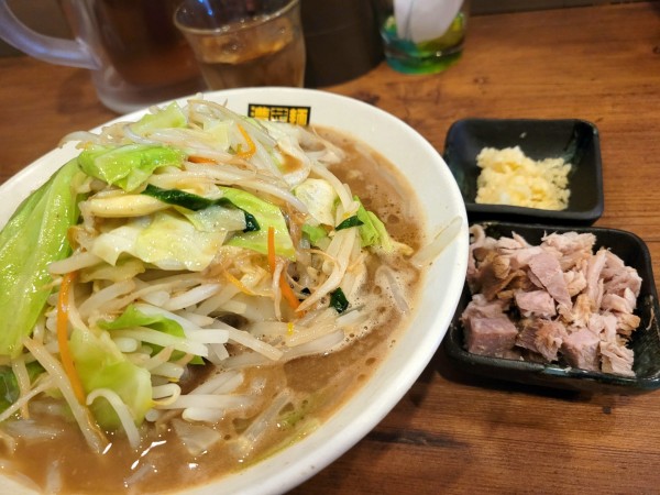 「濃菜麺(肉抜き野菜大盛)生ニンニク+はしっこチャーシュー」@濃菜麺 井の庄の写真