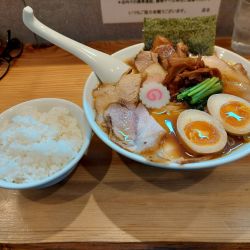 醤油チャーシュー麺＋味玉＋小ライス