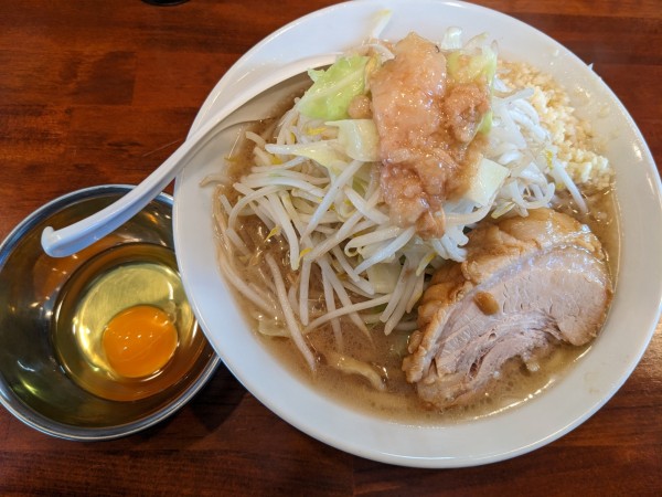 「ミニラーメン（ニンニク、ヤサイ、アブラ）+生卵」@自家製麺まる太の写真