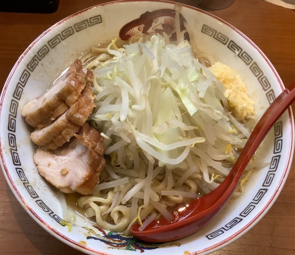 「ラーメン　＋　豚1枚」@豚山 町田店の写真