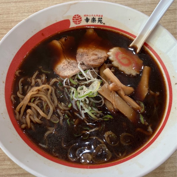 「カレーらーめんブラック 500円（ｱﾌﾟﾘ100円引き）」@幸楽苑 ジョイフル本田千葉ニュータウン店の写真