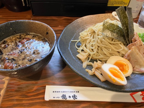 「つけ麺もつスペシャル並(1350円)」@龍の家 新宿小滝橋通り店の写真