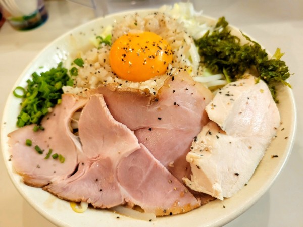 「濃菜まぜそば大盛」@濃菜麺 井の庄 荻窪店の写真