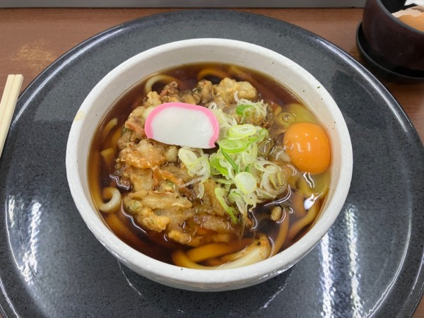 「海鮮かき揚げうどん生卵トピ」@うどん処 百花王の写真