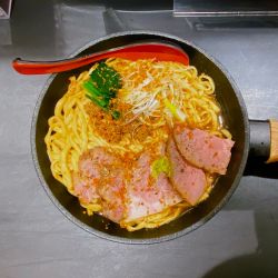 チャーシュー増し牛脂そば:950円