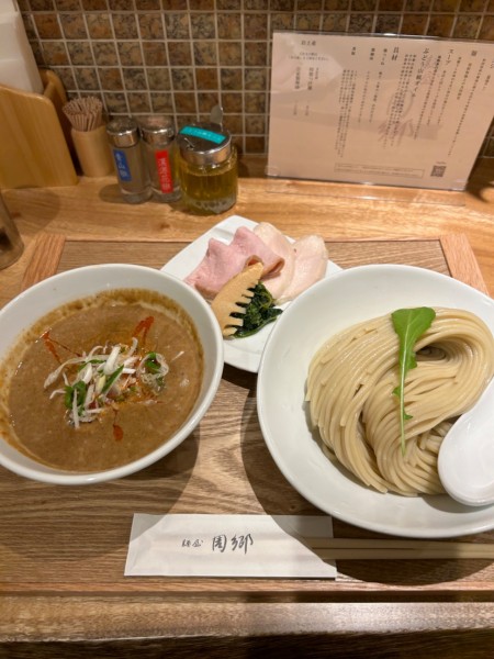 「赤つけ麺(辛さ＝少な目)1100円➕大盛100円」@麺屋 周郷 神田店の写真