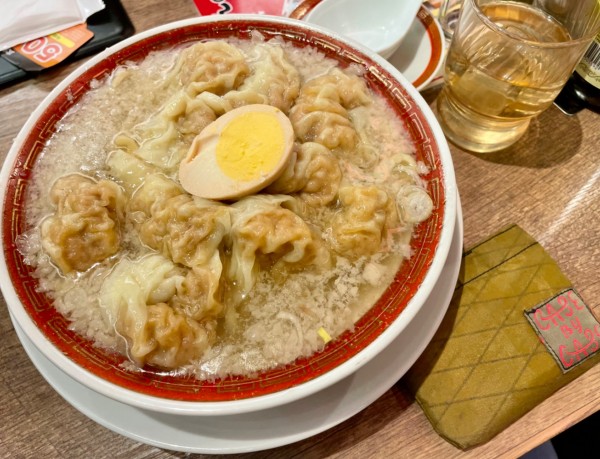 「粗びき肉汁雲呑麺（塩）」@広州市場 横浜ポルタ店の写真