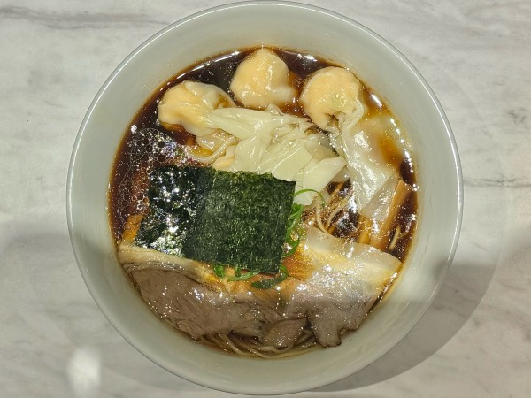 「海老ワンタン麺黒(4つ)」@Ramen  KURUMUの写真