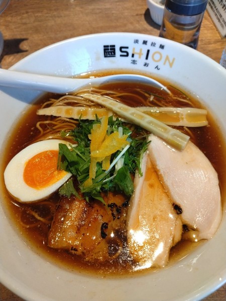 「土佐柚子醤油ラーメン」@淡麗拉麺 志おん-shion-の写真