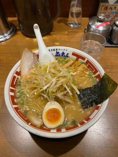 「東京豚骨ネギラーメン」@屯ちん 池袋本店の写真
