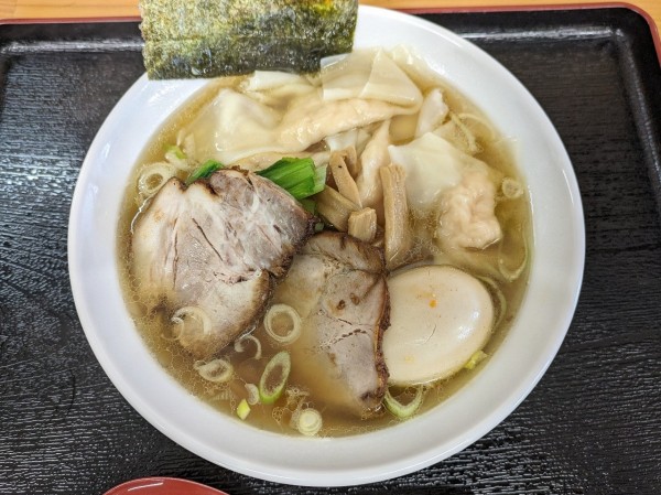 「醤油ワンタン麺、味玉   1100円」@らーめん 志ん海の写真
