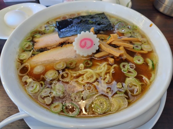 「中華そば　並　＋茹で玉子：サービス」@中華そば やましげの写真