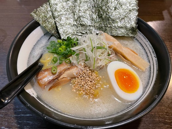 「こくとろ塩ラーメン、海苔トッピング」@麺や 鶏恵 ときわ店の写真