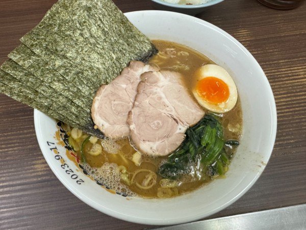 「特製らーめん並」@横浜家系らーめん 武蔵家 川口店の写真