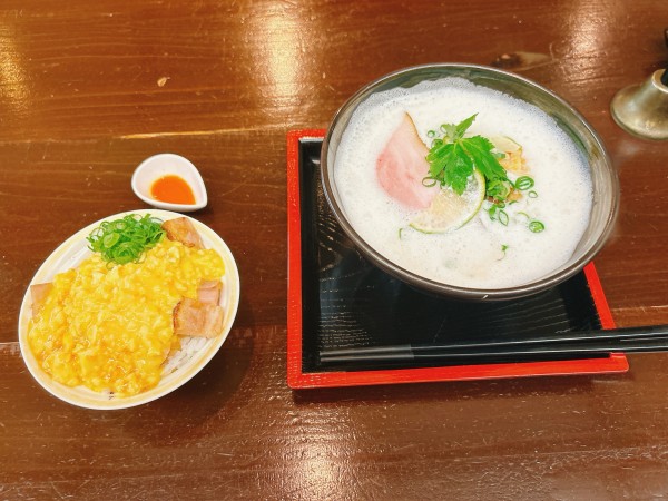 「豚白湯そば＋チャーシュー煮玉子まぶし丼」@豚白湯創作麺処 友池の写真