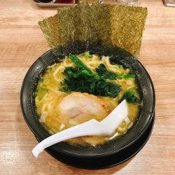 醤油とんこつラーメン