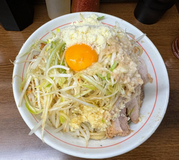「小ラーメン＋汁なし+ネギ+粉チーズ」@ラーメン二郎 横浜関内店の写真