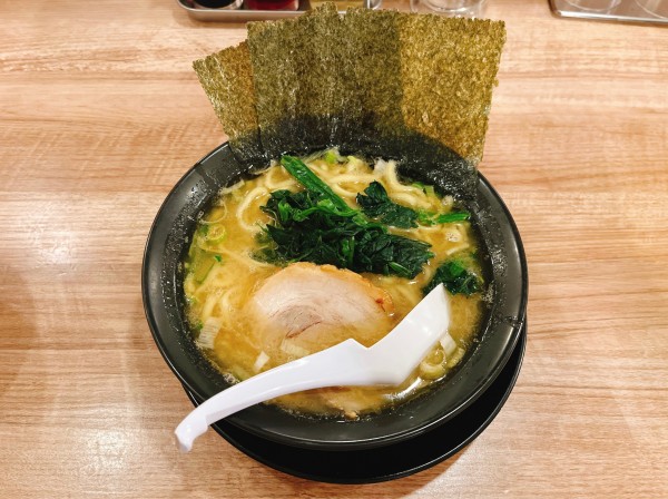 「醤油とんこつラーメン」@横浜家系ラーメン 武骨家 水戸エクセル南店の写真